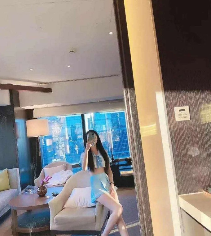 杭州兼职美女掰开淫穴给我H
